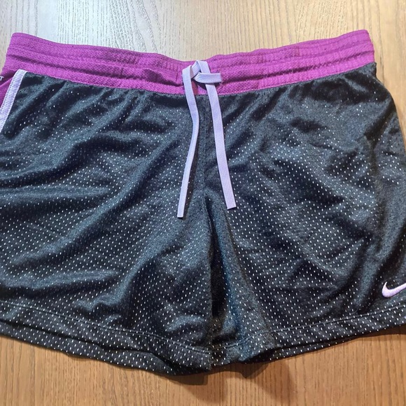 Running Nike shorts - Picture 4 of 7